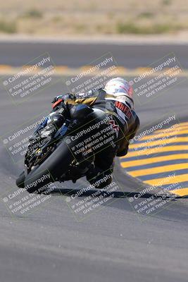 media/Oct-08-2022-SoCal Trackdays (Sat) [[1fc3beec89]]/Turn 11 Backside (1145am)/